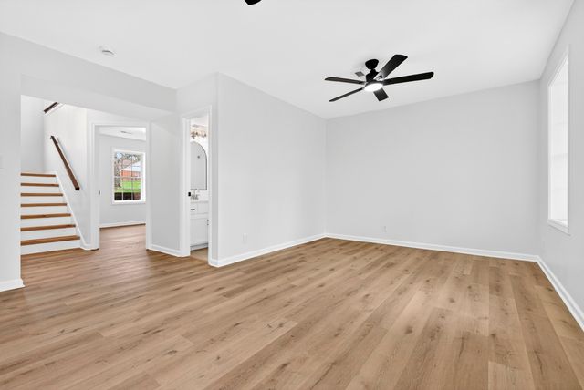 1300 Bluebonnet Dr, Clarksville, TN 37042