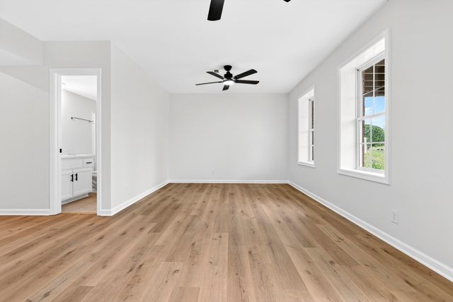 1300 Bluebonnet Dr, Clarksville, TN 37042