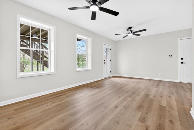 1300 Bluebonnet Dr, Clarksville, TN 37042