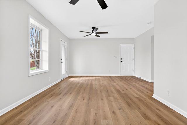 1300 Bluebonnet Dr, Clarksville, TN 37042