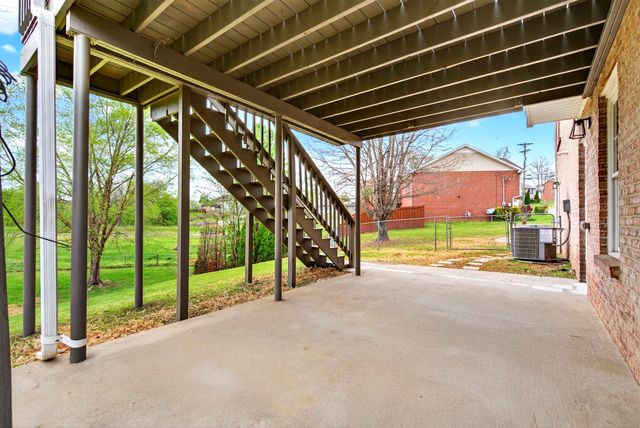 1300 Bluebonnet Dr, Clarksville, TN 37042