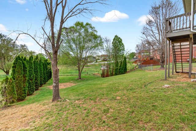 1300 Bluebonnet Dr, Clarksville, TN 37042