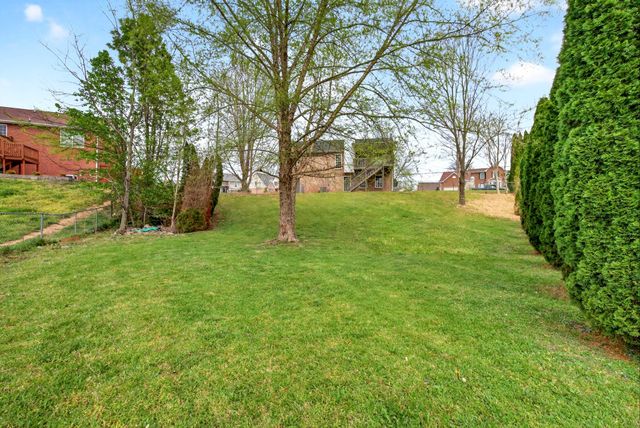 1300 Bluebonnet Dr, Clarksville, TN 37042