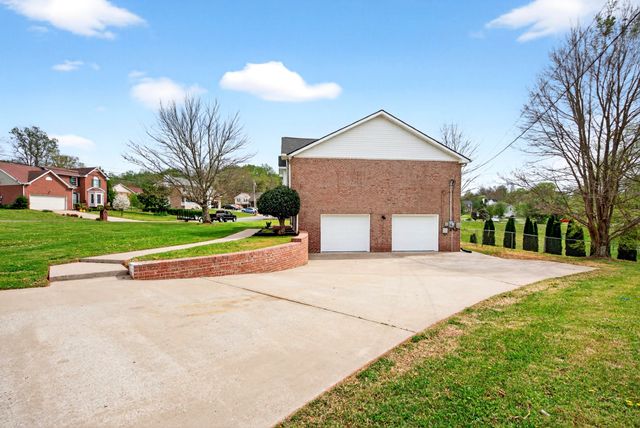 1300 Bluebonnet Dr, Clarksville, TN 37042