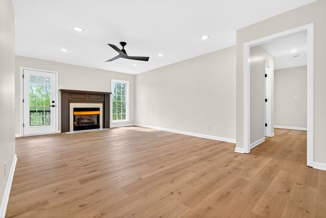 1300 Bluebonnet Dr, Clarksville, TN 37042