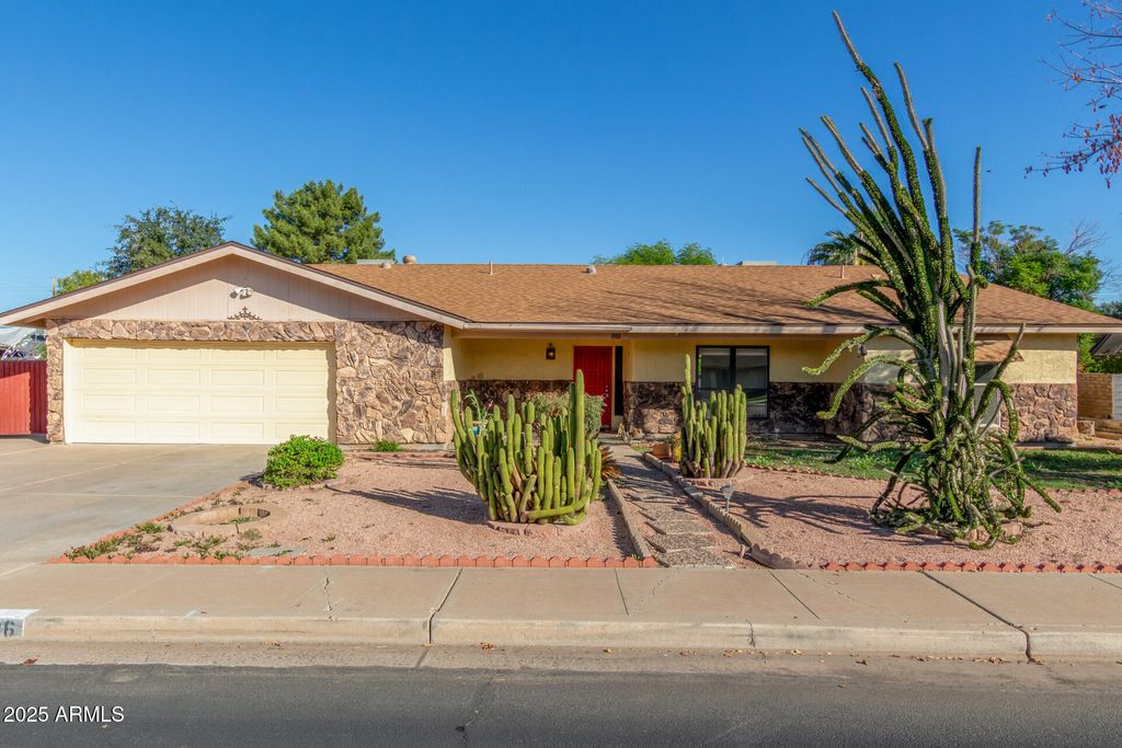 1626 E GARNET Avenue, Mesa, AZ 85204