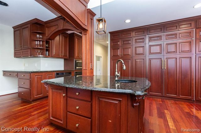 3215 Edgevale Drive, Lambertville, MI 48144