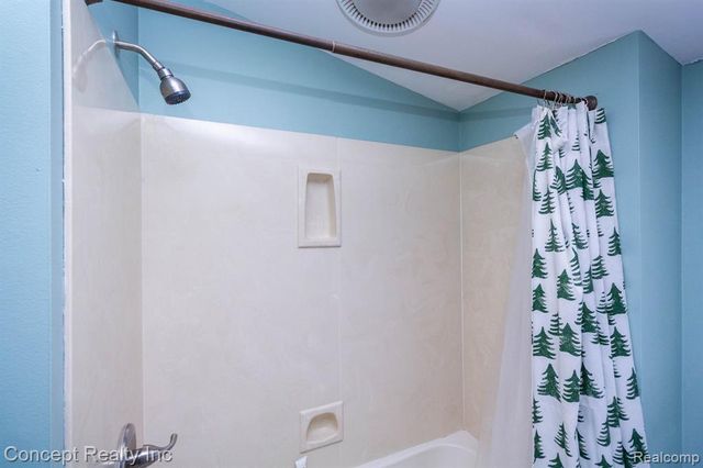 3215 Edgevale Drive, Lambertville, MI 48144