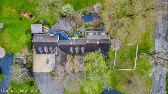 3215 Edgevale Drive, Lambertville, MI 48144