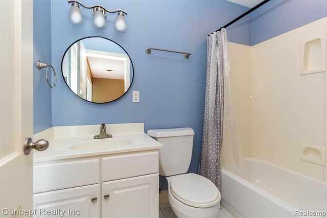 3215 Edgevale Drive, Lambertville, MI 48144