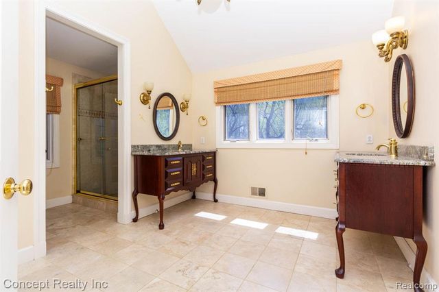 3215 Edgevale Drive, Lambertville, MI 48144