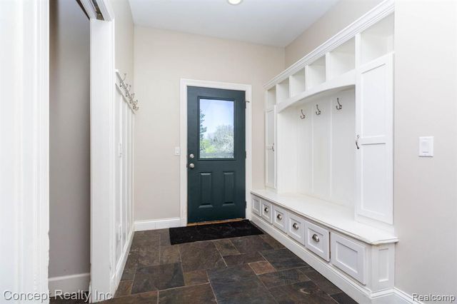 3215 Edgevale Drive, Lambertville, MI 48144