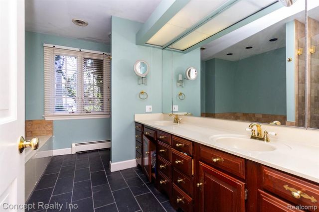 3215 Edgevale Drive, Lambertville, MI 48144