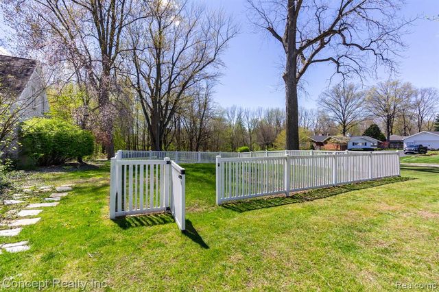 3215 Edgevale Drive, Lambertville, MI 48144