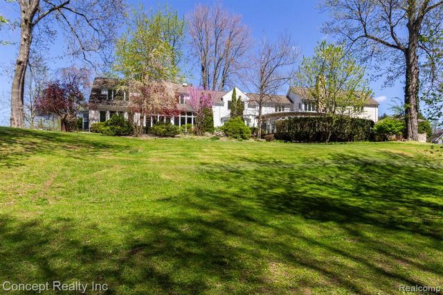 3215 Edgevale Drive, Lambertville, MI 48144