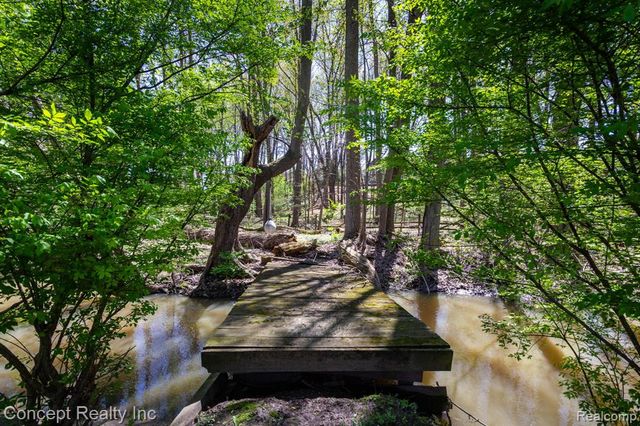3215 Edgevale Drive, Lambertville, MI 48144