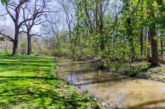 3215 Edgevale Drive, Lambertville, MI 48144