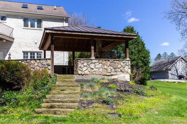 3215 Edgevale Drive, Lambertville, MI 48144