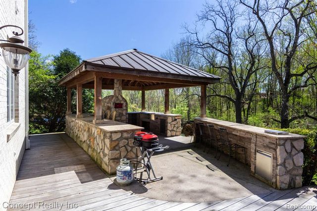 3215 Edgevale Drive, Lambertville, MI 48144