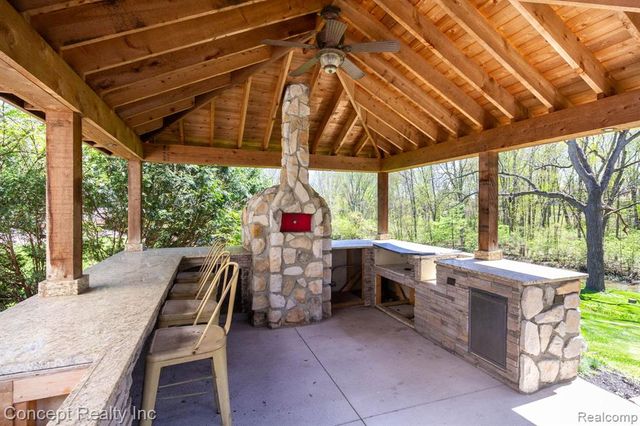 3215 Edgevale Drive, Lambertville, MI 48144