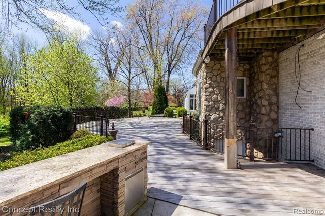 3215 Edgevale Drive, Lambertville, MI 48144