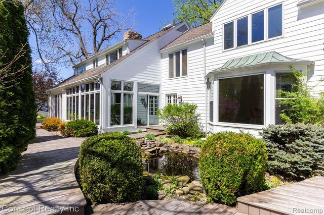 3215 Edgevale Drive, Lambertville, MI 48144
