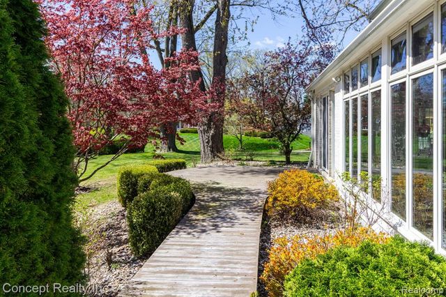 3215 Edgevale Drive, Lambertville, MI 48144