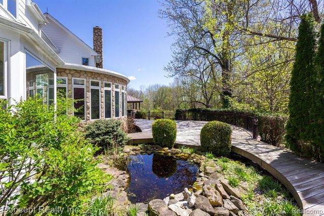 3215 Edgevale Drive, Lambertville, MI 48144
