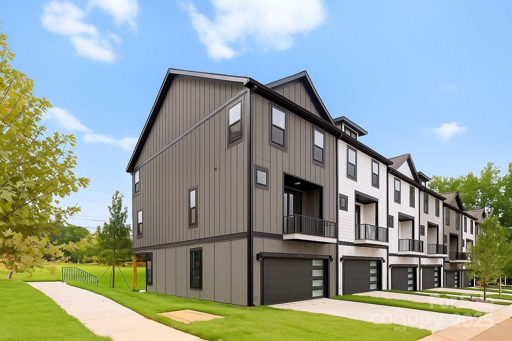 1527 W Rocky River Road, Charlotte, NC 28213