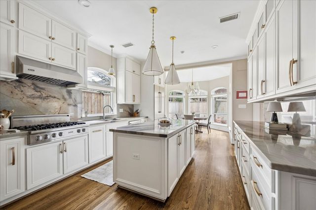 4809 Evergreen Street, Bellaire, TX 77401