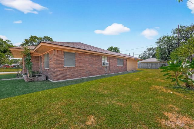 5658 Berry Creek Drive, Houston, TX 77017