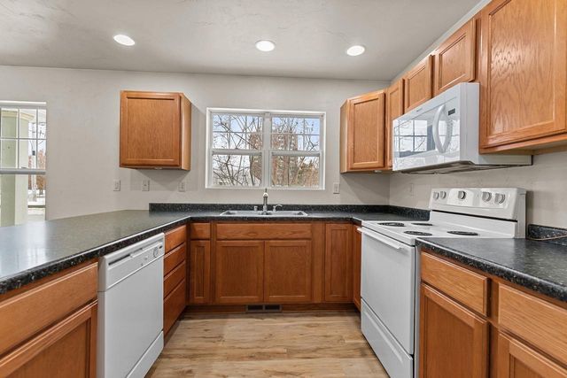 112 BROAD STREET, Oshkosh, WI 54901