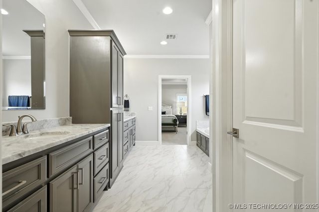 2722 W Roanoke Street, Broken Arrow, OK 74012