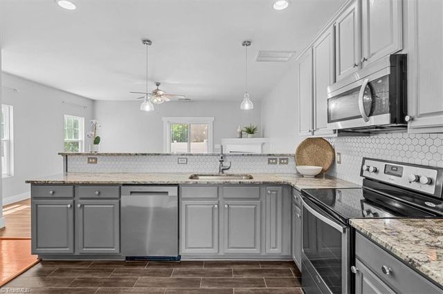 15 Arbor Hill Place, Mcleansville, NC 27301