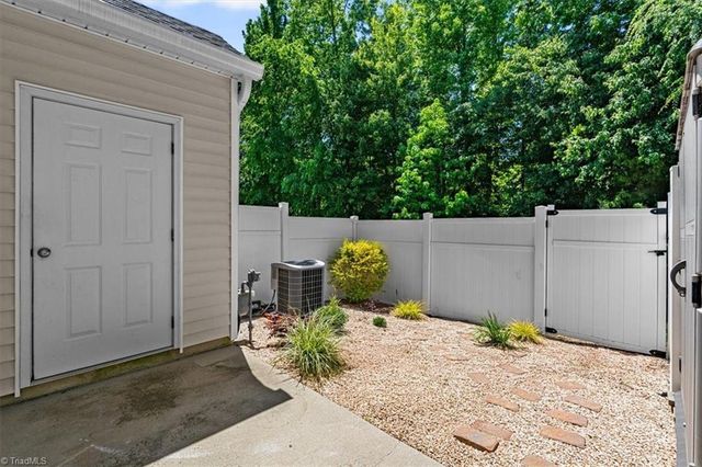 15 Arbor Hill Place, Mcleansville, NC 27301