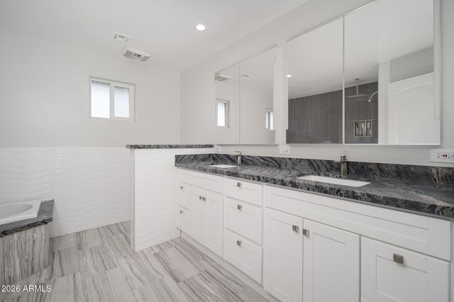 4901 W GREENWAY Road, Glendale, AZ 85306