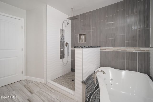 4901 W GREENWAY Road, Glendale, AZ 85306