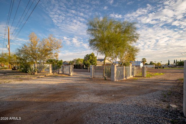 4901 W GREENWAY Road, Glendale, AZ 85306