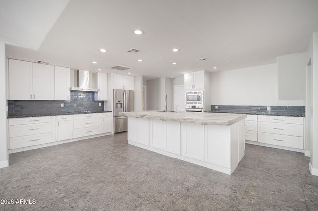 4901 W GREENWAY Road, Glendale, AZ 85306