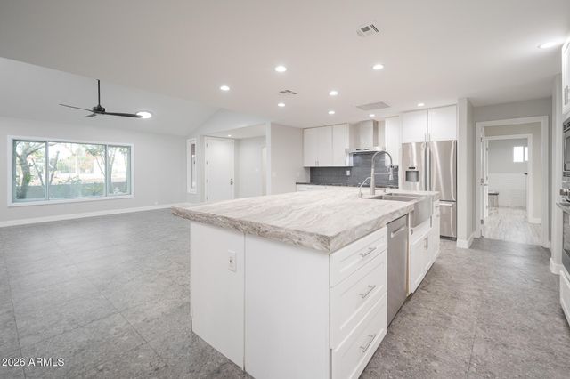 4901 W GREENWAY Road, Glendale, AZ 85306