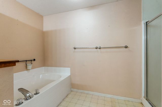 4620 Driftwood Lane, Greenwood, IN 46143