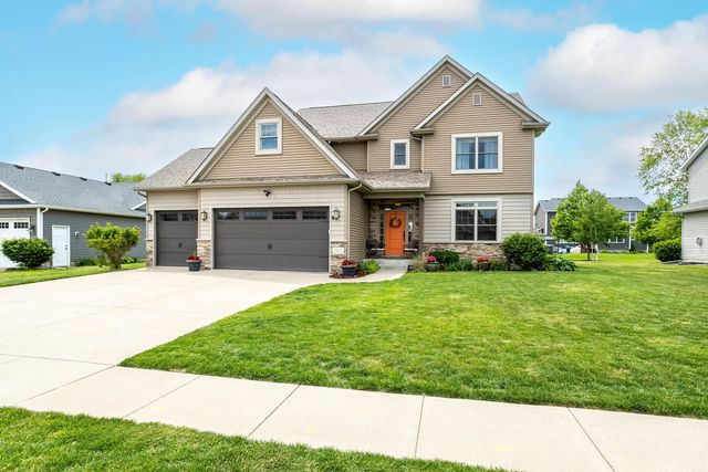 5882 Vanderginst Court, Bettendorf, IA 52722