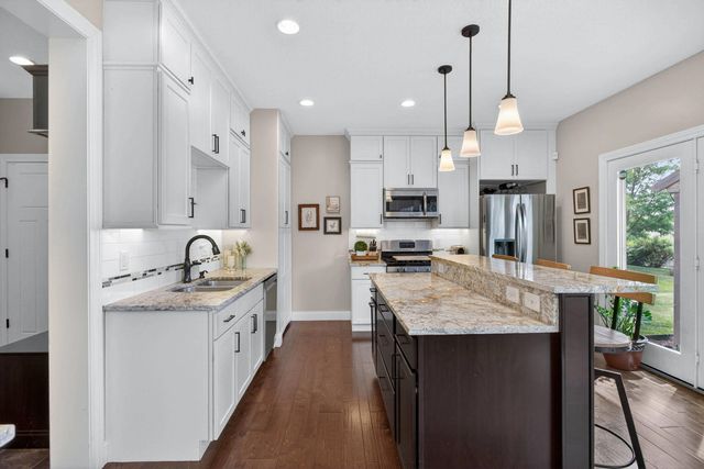 5882 Vanderginst Court, Bettendorf, IA 52722