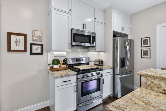 5882 Vanderginst Court, Bettendorf, IA 52722