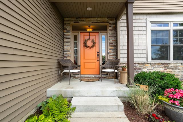 5882 Vanderginst Court, Bettendorf, IA 52722