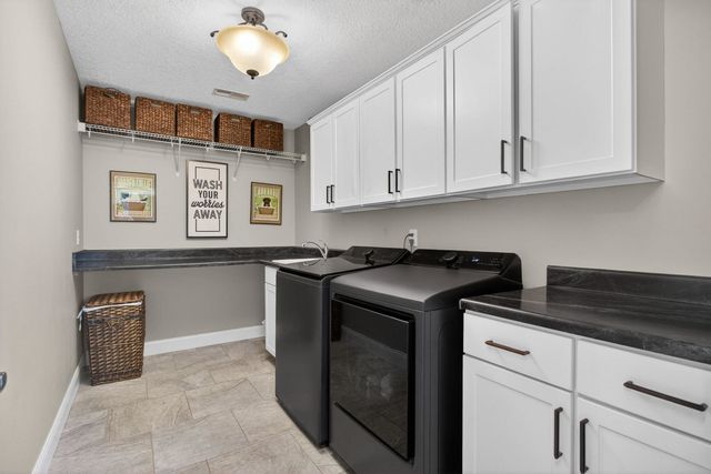 5882 Vanderginst Court, Bettendorf, IA 52722