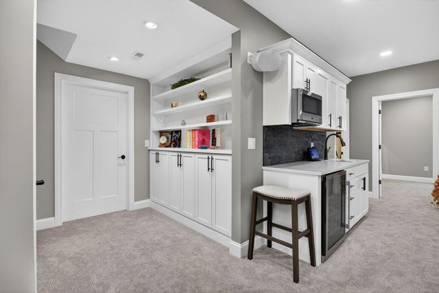 5882 Vanderginst Court, Bettendorf, IA 52722