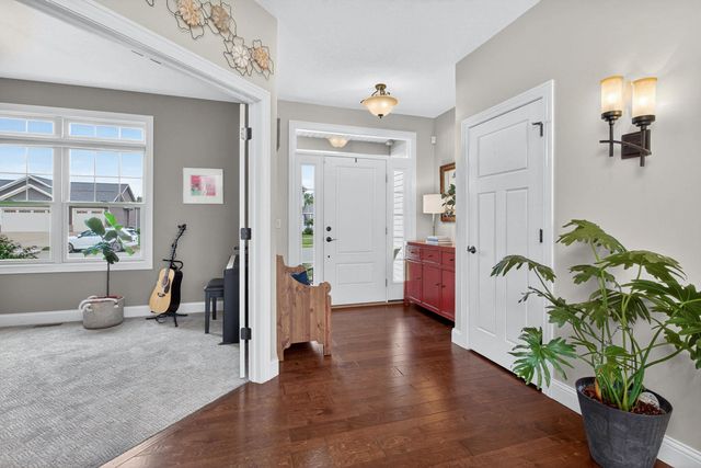 5882 Vanderginst Court, Bettendorf, IA 52722