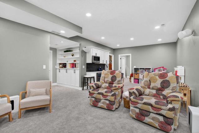 5882 Vanderginst Court, Bettendorf, IA 52722