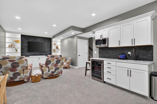 5882 Vanderginst Court, Bettendorf, IA 52722